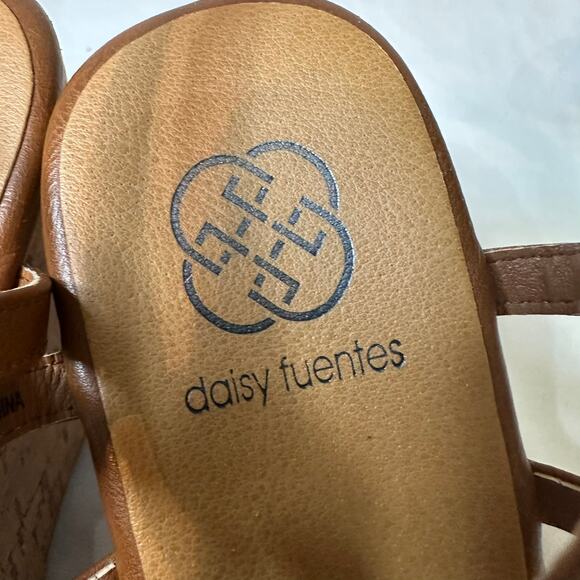 Daisy Fuentes Wedge Sandals Size 10 - Picture 8 of 10